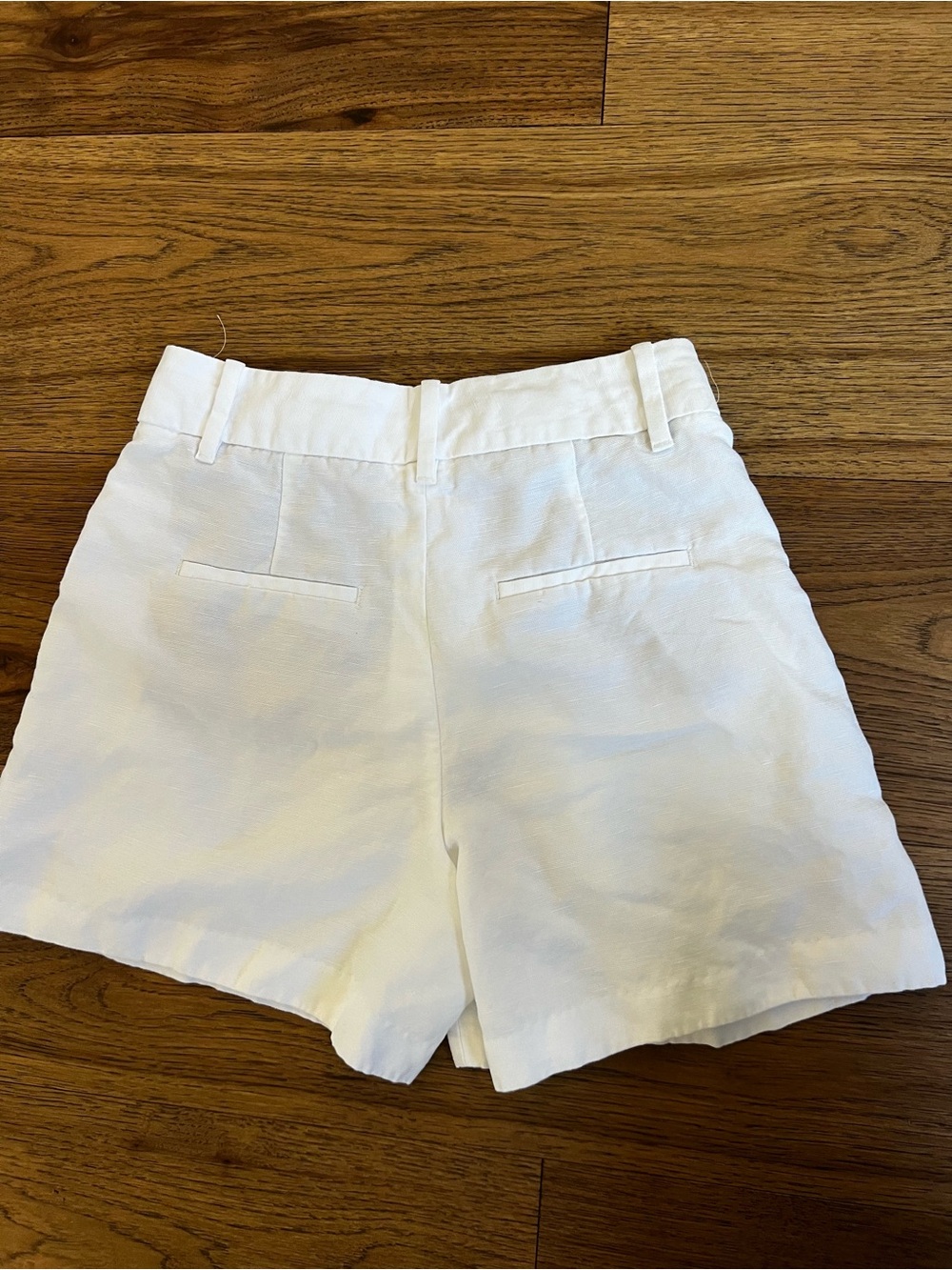 Aritzia The Effortless Short White Linen-Blend High-Rise Shorts - Picture 3 of 6